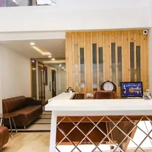 Hotel Prism Grand, Zirakpur